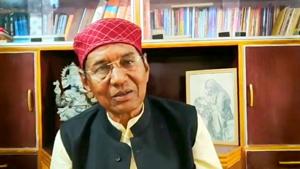 The Uttarakhand high court in a recent order cited two songs of the state’s famous folk singer Narendra Singh Negi (in pic), saying they reflect “as if corruption is a way of life”.(Instagram) The Uttarakhand high court in a recent order cited two songs of the state’s famous folk singer Narendra Singh Negi (in pic), saying they reflect “as if corruption is a way of life”.(Instagram)