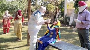 Women labourers being tested at a brick kiln in Chharnia village of Panchkula on Thursday.(HT PHOTO) Women labourers being tested at a brick kiln in Chharnia village of Panchkula on Thursday.(HT PHOTO)