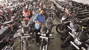A worker cleans a Hero Splendor motorcycle at a Hero MotoCorp showroom.(Reuters File Photo) A worker cleans a Hero Splendor motorcycle at a Hero MotoCorp showroom.(Reuters File Photo)