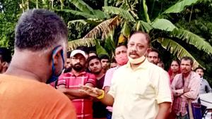Assam forest minister Parimal Suklabaidya (centre) interacting with residents on the Assam side of Assam-Mizoram border on Friday.(HT photo) Assam forest minister Parimal Suklabaidya (centre) interacting with residents on the Assam side of Assam-Mizoram border on Friday.(HT photo)