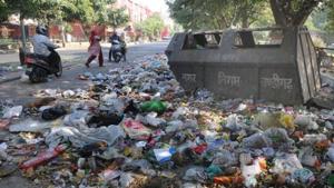 Chandigarh virtually overflowed with garbage due to the recent strike by door to door waste collectors.(HT Photo) Chandigarh virtually overflowed with garbage due to the recent strike by door to door waste collectors.(HT Photo)