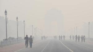 Morning walkers at India Gate despite rising air pollution in New Delhi on Thursday.(Arvind Yadav/HT PHOTO) Morning walkers at India Gate despite rising air pollution in New Delhi on Thursday.(Arvind Yadav/HT PHOTO)
