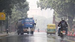 A water tanker spraying water on the road to control dust and pollution at a construction site near Parliament house in New Delhi on Thursday.(Arvind Yadav/HT Photo) A water tanker spraying water on the road to control dust and pollution at a construction site near Parliament house in New Delhi on Thursday.(Arvind Yadav/HT Photo)