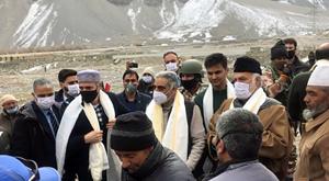 A delegation of 'People's Alliance for Gupkar Declaration' leaders, including Omar Abdullah, Ghulam Nabi Lone Hanjura, Nasir Aslam Wani, Muzafar Shah & Waheed Parra, arrives in Drass, Kargil.(ANI) A delegation of 'People's Alliance for Gupkar Declaration' leaders, including Omar Abdullah, Ghulam Nabi Lone Hanjura, Nasir Aslam Wani, Muzafar Shah & Waheed Parra, arrives in Drass, Kargil.(ANI)