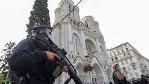 A police officer stands near Notre Dame church, where a knife attack took place, in Nice, France on October 29, 2020.(Reuters Photo) A police officer stands near Notre Dame church, where a knife attack took place, in Nice, France on October 29, 2020.(Reuters Photo)