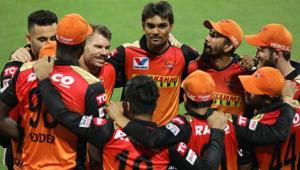 IPL 2020: Sunrisers Hyderabad players during a team huddle.(SRH/Twitter) IPL 2020: Sunrisers Hyderabad players during a team huddle.(SRH/Twitter)