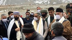 A delegation of 'People's Alliance for Gupkar Declaration' leaders, including Omar Abdullah, Ghulam Nabi Lone Hanjura, Nasir Aslam Wani, Muzafar Shah & Waheed Parra, arrives in Drass, Kargil to meet local leaders of the region on Friday.(ANI Photo) A delegation of 'People's Alliance for Gupkar Declaration' leaders, including Omar Abdullah, Ghulam Nabi Lone Hanjura, Nasir Aslam Wani, Muzafar Shah & Waheed Parra, arrives in Drass, Kargil to meet local leaders of the region on Friday.(ANI Photo)