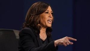 Kamala Harris said the country is undergoing a major health crisis, with the death of more than 220,000 Americans due to coronavirus pandemic and blamed President Donald Trump for the situation.(AP) Kamala Harris said the country is undergoing a major health crisis, with the death of more than 220,000 Americans due to coronavirus pandemic and blamed President Donald Trump for the situation.(AP)