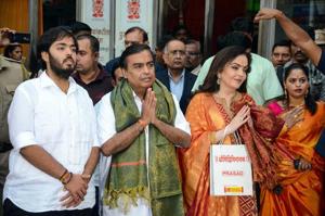 Reliance Industries Chairman Mukesh Ambani, his wife Nita Ambani and son Anant Ambani.(PTI) Reliance Industries Chairman Mukesh Ambani, his wife Nita Ambani and son Anant Ambani.(PTI)