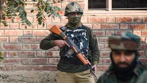 Security personnel stand guard during the encounter with militants, at Mouchwa on the outskirts of Srinagar, Wednesday, October 28, 2020.(PTI) Security personnel stand guard during the encounter with militants, at Mouchwa on the outskirts of Srinagar, Wednesday, October 28, 2020.(PTI)