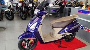 Total two-wheelers sales grew by 24 per cent recording 382,121 units in October 2020 as against 308,161 units in October 2019.(ANI) Total two-wheelers sales grew by 24 per cent recording 382,121 units in October 2020 as against 308,161 units in October 2019.(ANI)