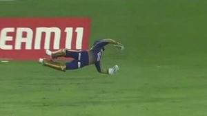 Dinesh Karthik takes a stunning catch to dismiss Ben Stokes(Screengrab) Dinesh Karthik takes a stunning catch to dismiss Ben Stokes(Screengrab)