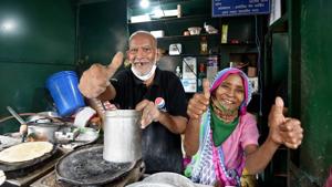 80-year-old Kanta Prasad and Badami Devi, couple and co-owners of 'Baba Ka Dhaba.'(PTI File Photo) 80-year-old Kanta Prasad and Badami Devi, couple and co-owners of 'Baba Ka Dhaba.'(PTI File Photo)
