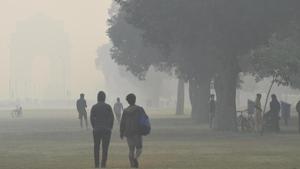Delhi recorded a 24-hour average air quality index (AQI) of 293, which falls in the ‘poor’ category.(Arvind Yadav/HT PHOTO) Delhi recorded a 24-hour average air quality index (AQI) of 293, which falls in the ‘poor’ category.(Arvind Yadav/HT PHOTO)