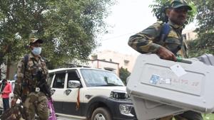 VVPAT and EVM machines being dispatched under the watch of security personnel from a distribution centre ahead of the second phase of Bihar assembly election, in Patna on Monday.(Santosh Kumar/HT Photo) VVPAT and EVM machines being dispatched under the watch of security personnel from a distribution centre ahead of the second phase of Bihar assembly election, in Patna on Monday.(Santosh Kumar/HT Photo)