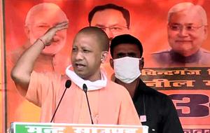 Uttar Pradesh CM Yogi Adityanath addresses public rally in Bihar.(ANI photo) Uttar Pradesh CM Yogi Adityanath addresses public rally in Bihar.(ANI photo)