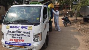 In Patna, a team of eight set out to collect the waste and delivered it to the incinerator near the polling station.(HT photo) In Patna, a team of eight set out to collect the waste and delivered it to the incinerator near the polling station.(HT photo)