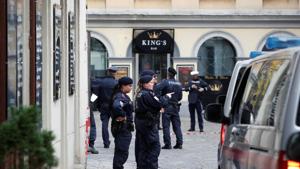 Police officers are seen after exchanges of gunfire in Vienna, Austria November 3, 2020.(REUTERS) Police officers are seen after exchanges of gunfire in Vienna, Austria November 3, 2020.(REUTERS)