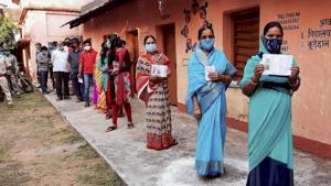 Women queue up during the Jharkhand assembly bypolls in Dumka district, on November 3.(PTI) Women queue up during the Jharkhand assembly bypolls in Dumka district, on November 3.(PTI)