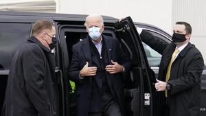Democratic presidential candidate former Vice President Joe Biden arrives to board his campaign plane at Wilkes-Barre Scranton International Airport, in Avoca, Tuesday, Nov. 3, 2020, en route to Philadelphia.(AP) Democratic presidential candidate former Vice President Joe Biden arrives to board his campaign plane at Wilkes-Barre Scranton International Airport, in Avoca, Tuesday, Nov. 3, 2020, en route to Philadelphia.(AP)