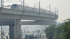 A Metro train runs on a track, amid hazy weather conditions, in New Delhi on November 2.(PTI) A Metro train runs on a track, amid hazy weather conditions, in New Delhi on November 2.(PTI)
