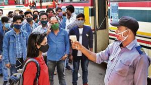 A passenger is screened at Anand Vihar ISBT.(Raj K Raj/HT photo) A passenger is screened at Anand Vihar ISBT.(Raj K Raj/HT photo)