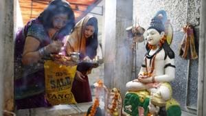 Women pray in front of an idol of Hindu God Shiva on Karwa Chauth festival, in Prayagraj, India, Wednesday, Nov. 4, 2020. Married Hindu women observe fast throughout the day and break it in the evening after looking at the moon through a sieve to seek long life for their husbands.(AP)