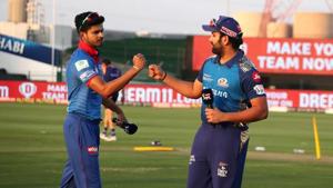 IPL 2020: Delhi Capitals captain Shreyas Iyer fist bumps Mumbai Indians captain Rohit Sharma.(IPL/Twitter) IPL 2020: Delhi Capitals captain Shreyas Iyer fist bumps Mumbai Indians captain Rohit Sharma.(IPL/Twitter)