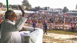 Bihar Chief Minister Nitish Kumar addresses a rally during the third and last leg of campaign for Bihar Assembly election in Araria district on Wednesday.(PTI) Bihar Chief Minister Nitish Kumar addresses a rally during the third and last leg of campaign for Bihar Assembly election in Araria district on Wednesday.(PTI)
