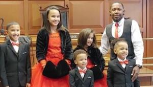 The image shows the new dad with his five adopted kids.(Instagram/@thecarterfamily5) The image shows the new dad with his five adopted kids.(Instagram/@thecarterfamily5)