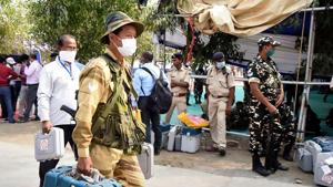 Security personnel tying the EVMs and polling materials to be distributed to polling officials from one of the distribution centers set up for the third phase poll of the ongoing Bihar Assembly Election.(ANI) Security personnel tying the EVMs and polling materials to be distributed to polling officials from one of the distribution centers set up for the third phase poll of the ongoing Bihar Assembly Election.(ANI)