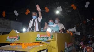 Bihar Deputy CM Sushil Kumar Modi waves at his supporters during a public rally in Muzaffarpur district of Bihar.(PTI) Bihar Deputy CM Sushil Kumar Modi waves at his supporters during a public rally in Muzaffarpur district of Bihar.(PTI)
