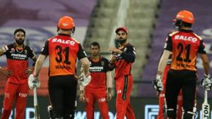 IPL 2020: Virat Kohli takes the review against David Warner.(IPL/Twitter) IPL 2020: Virat Kohli takes the review against David Warner.(IPL/Twitter)