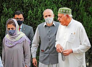 Members of People’s Alliance for Gupkar Declaration Farooq Abdullah, Mehbooba Mufti, Omar Abdullah at Bathindi in Jammu on Saturday(PTI) Members of People’s Alliance for Gupkar Declaration Farooq Abdullah, Mehbooba Mufti, Omar Abdullah at Bathindi in Jammu on Saturday(PTI)