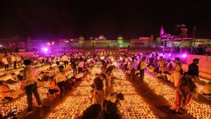 Last year, the Ayodhya administration created a Guinness World Record by lighting 4.10 lakh earthen lamps at the ghats of the Saryu river.(PTI File photo) Last year, the Ayodhya administration created a Guinness World Record by lighting 4.10 lakh earthen lamps at the ghats of the Saryu river.(PTI File photo)