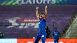 Abu Dhabi: Marcus Stoinis of Delhi Capitals celebrates the wicket of Kane Williamson of Sunrisers Hyderabad during Indian Premier League (IPL) cricket match, at Sheikh Zayed Stadium in Abu Dhabi, United Arab Emirates, Sunday, Nov. 8, 2020. (PTI Photo/Sportzpics for BCCI)(PTI08-11-2020_000186B) (PTI) Abu Dhabi: Marcus Stoinis of Delhi Capitals celebrates the wicket of Kane Williamson of Sunrisers Hyderabad during Indian Premier League (IPL) cricket match, at Sheikh Zayed Stadium in Abu Dhabi, United Arab Emirates, Sunday, Nov. 8, 2020. (PTI Photo/Sportzpics for BCCI)(PTI08-11-2020_000186B) (PTI)