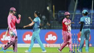 Harmanpreet Kaur (C) of Supernovas exchanges greetings with Trailblazers players after their match at Women's T20 Challenge 2020, in Sharjah, United Arab Emirates.(PTI) Harmanpreet Kaur (C) of Supernovas exchanges greetings with Trailblazers players after their match at Women's T20 Challenge 2020, in Sharjah, United Arab Emirates.(PTI)