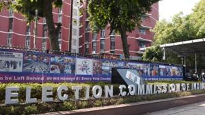 The Election Commission of India will meet representatives of all political parties in West Bengal on Monday through video conferencing to discuss the 2021 West Bengal assembly election.(HT PHOTO) The Election Commission of India will meet representatives of all political parties in West Bengal on Monday through video conferencing to discuss the 2021 West Bengal assembly election.(HT PHOTO)