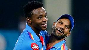Delhi Capitals players Shikhar Dhawan and Kasigoda Rabada react.(PTI) Delhi Capitals players Shikhar Dhawan and Kasigoda Rabada react.(PTI)