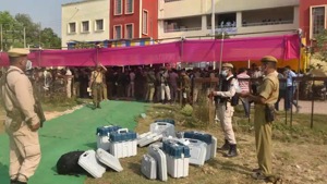 As many as 55 counting centers, housing 414 halls, have been spread across all the 38 districts of the state.(Parwaz Khan / Hindustan Times) As many as 55 counting centers, housing 414 halls, have been spread across all the 38 districts of the state.(Parwaz Khan / Hindustan Times)