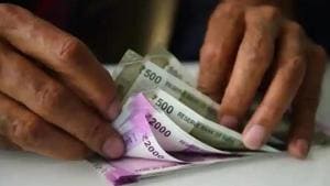 In the previous session, the rupee had settled 7 paise lower at 74.15 against the US dollar.(HT file photo) In the previous session, the rupee had settled 7 paise lower at 74.15 against the US dollar.(HT file photo)