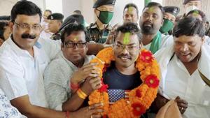 Jharkhand Mukti Morcha (JMM) candidate Basant Soren along with party workers celebrates his victory in the Dumka Assembly by-election.(PTI Photo) Jharkhand Mukti Morcha (JMM) candidate Basant Soren along with party workers celebrates his victory in the Dumka Assembly by-election.(PTI Photo)