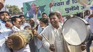 Janata Dal (United) supporters celebrate NDA’s lead in early trends of counting for Bihar Assembly election results.(PTI Photo) Janata Dal (United) supporters celebrate NDA’s lead in early trends of counting for Bihar Assembly election results.(PTI Photo)