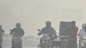 Commuters on two-wheelers seen moving on a road covered in a thick layer of smog as the air quality deteriorates, in New Delhi on Tuesday.(ANI) Commuters on two-wheelers seen moving on a road covered in a thick layer of smog as the air quality deteriorates, in New Delhi on Tuesday.(ANI)
