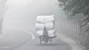 The minimum temperature in the national capital recorded at 6.10am on Wednesday was 12 degrees Celsius. There was no fog, only mist.(Sanchit Khanna/HT Photo) The minimum temperature in the national capital recorded at 6.10am on Wednesday was 12 degrees Celsius. There was no fog, only mist.(Sanchit Khanna/HT Photo)