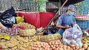 Combined (rural and urban) food price inflation rose 11.07% in October on the back of costlier onions, potatoes and other vegetables, up from 9.73% in September, the data showed. (HT Photo) Combined (rural and urban) food price inflation rose 11.07% in October on the back of costlier onions, potatoes and other vegetables, up from 9.73% in September, the data showed. (HT Photo)