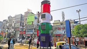 A newly installed smog tower at Lajpat Nagar central market, in New Delhi, India, on January 2, 2020.(Amal KS/HT file photo) A newly installed smog tower at Lajpat Nagar central market, in New Delhi, India, on January 2, 2020.(Amal KS/HT file photo)