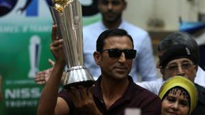 Pakistan’s former cricket captain Younis Khan displays the 2017 ICC Champions Trophy during a ceremony at the University of Karachi, Pakistan March 30, 2017.(REUTERS) Pakistan’s former cricket captain Younis Khan displays the 2017 ICC Champions Trophy during a ceremony at the University of Karachi, Pakistan March 30, 2017.(REUTERS)