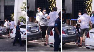 Kareena Kapoor with son Taimur at an airport in Mumbai.(Varinder Chawla) Kareena Kapoor with son Taimur at an airport in Mumbai.(Varinder Chawla)