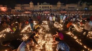 Devotees light earthen lamps on the bank of Saryu River during Deepotsav celebrations in Ayodhya. A record 5.51 lakh lamps have been lit in Ayodhya on Diwali.(PTI Photo) Devotees light earthen lamps on the bank of Saryu River during Deepotsav celebrations in Ayodhya. A record 5.51 lakh lamps have been lit in Ayodhya on Diwali.(PTI Photo)